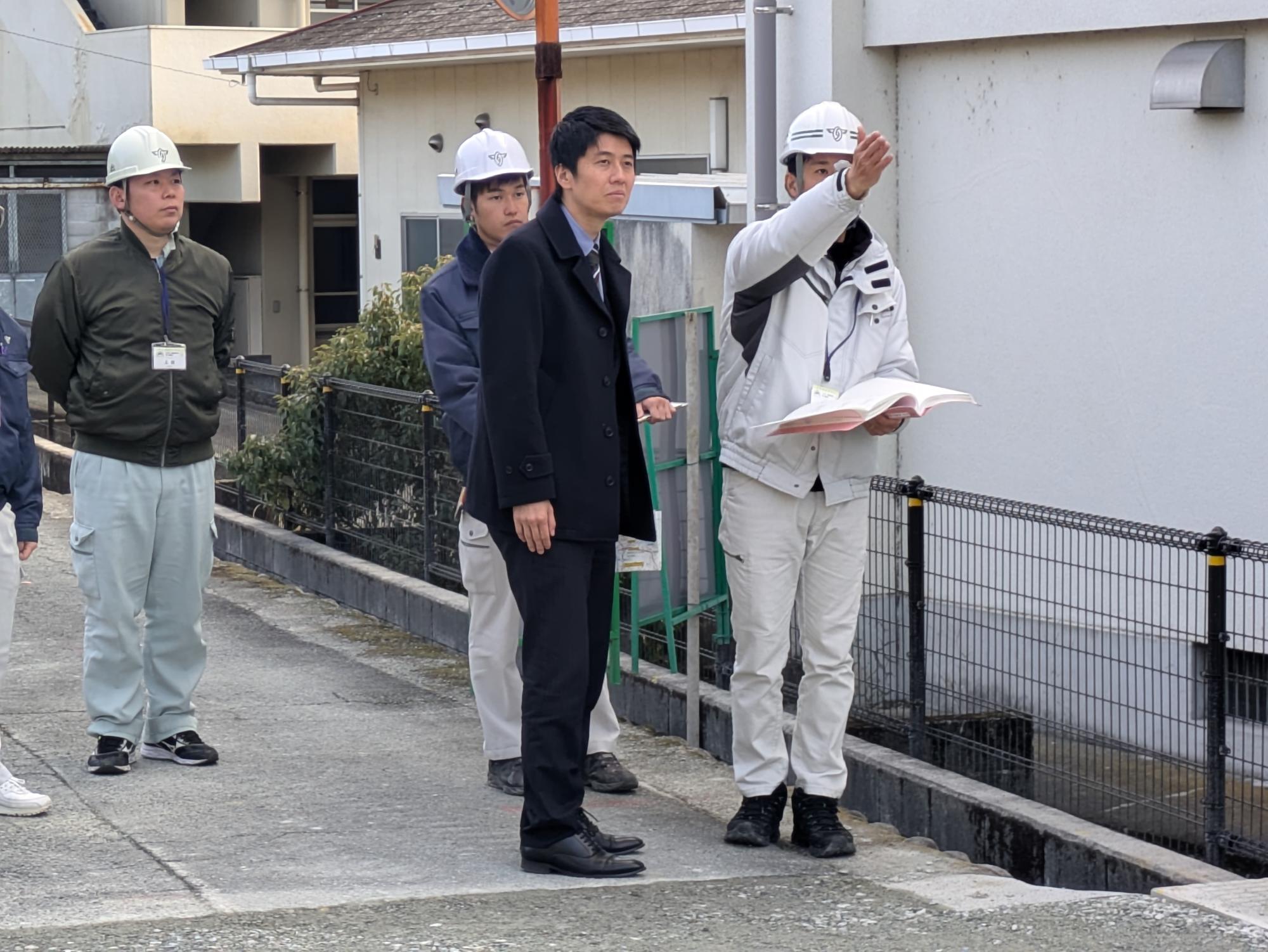 現地視察を行う市長