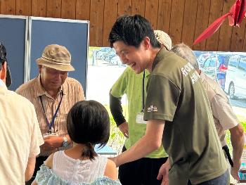 共生の森 七夕まつりでこどもたちとふれあう市長2枚目