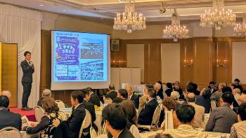 東京八女ふるさと会にて市の施策紹介の様子