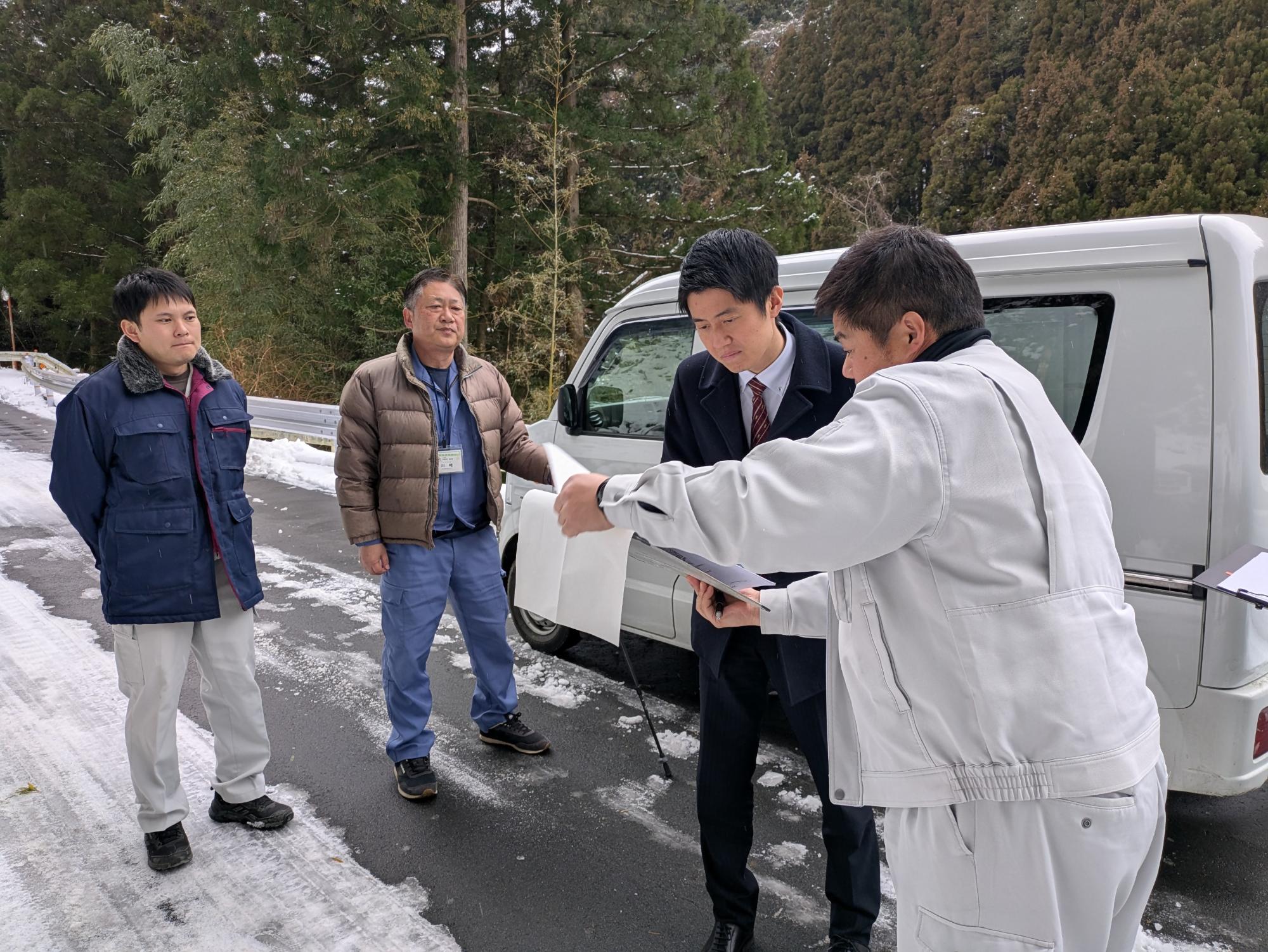 現地視察を行う市長