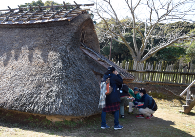 弥生の広場にて