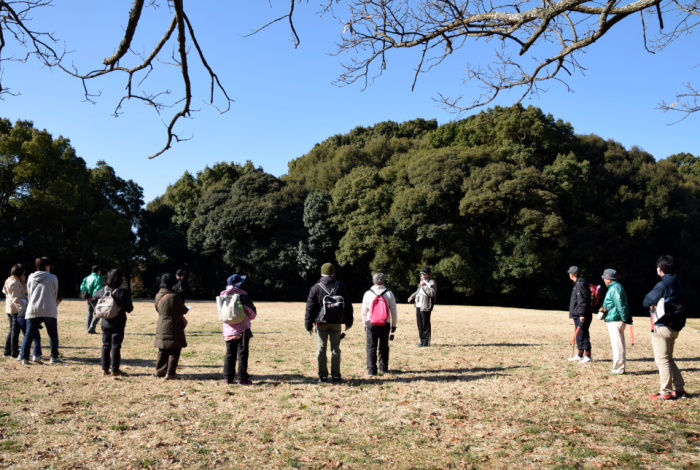 岩戸山古墳別区にて解説