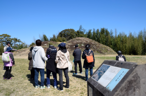 茶臼塚古墳にて