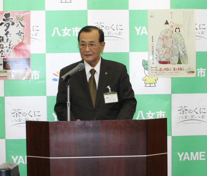 記者会見に臨む三田村市長（2019年2月18日）