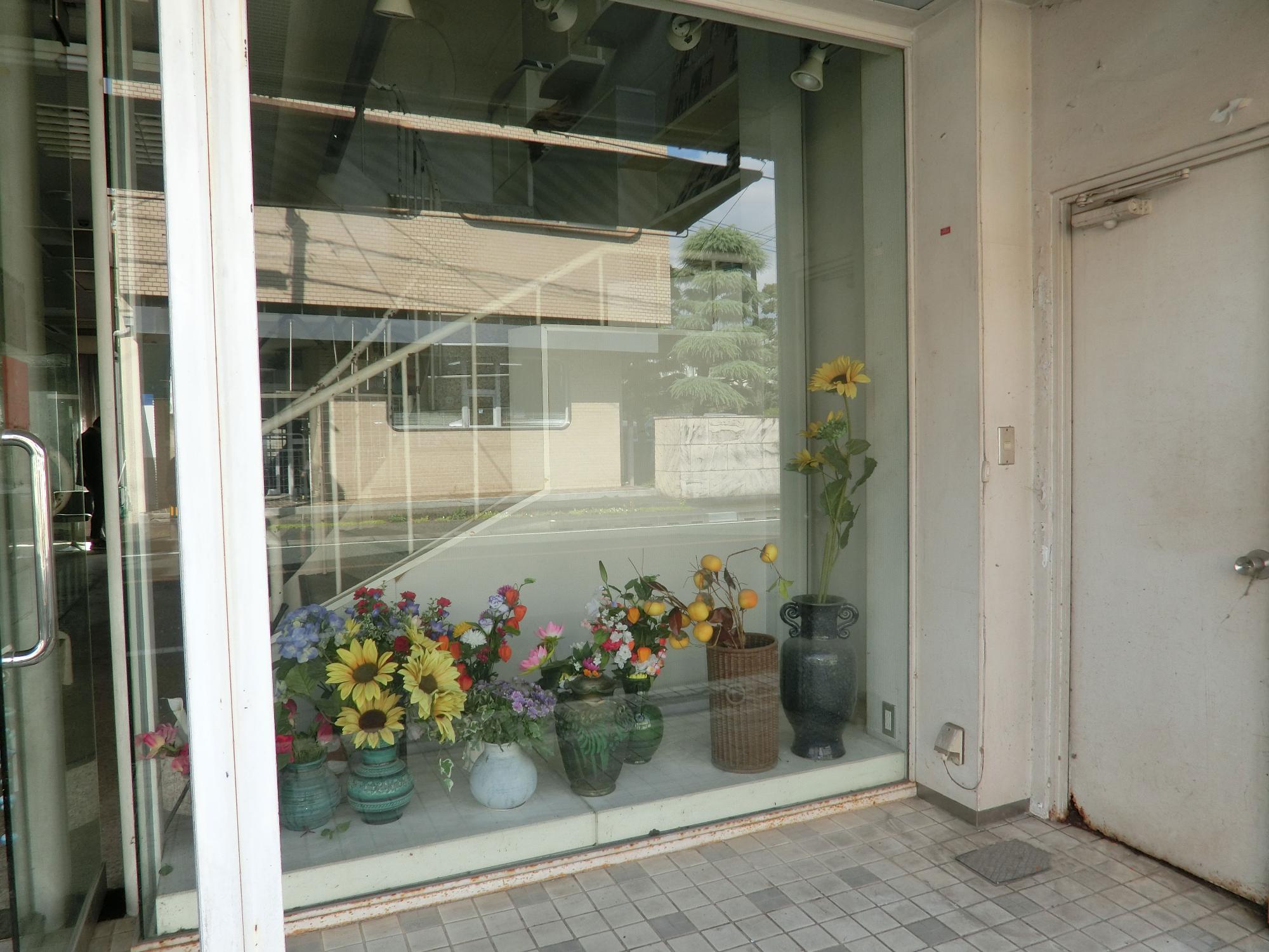 店舗入り口(右手側)
