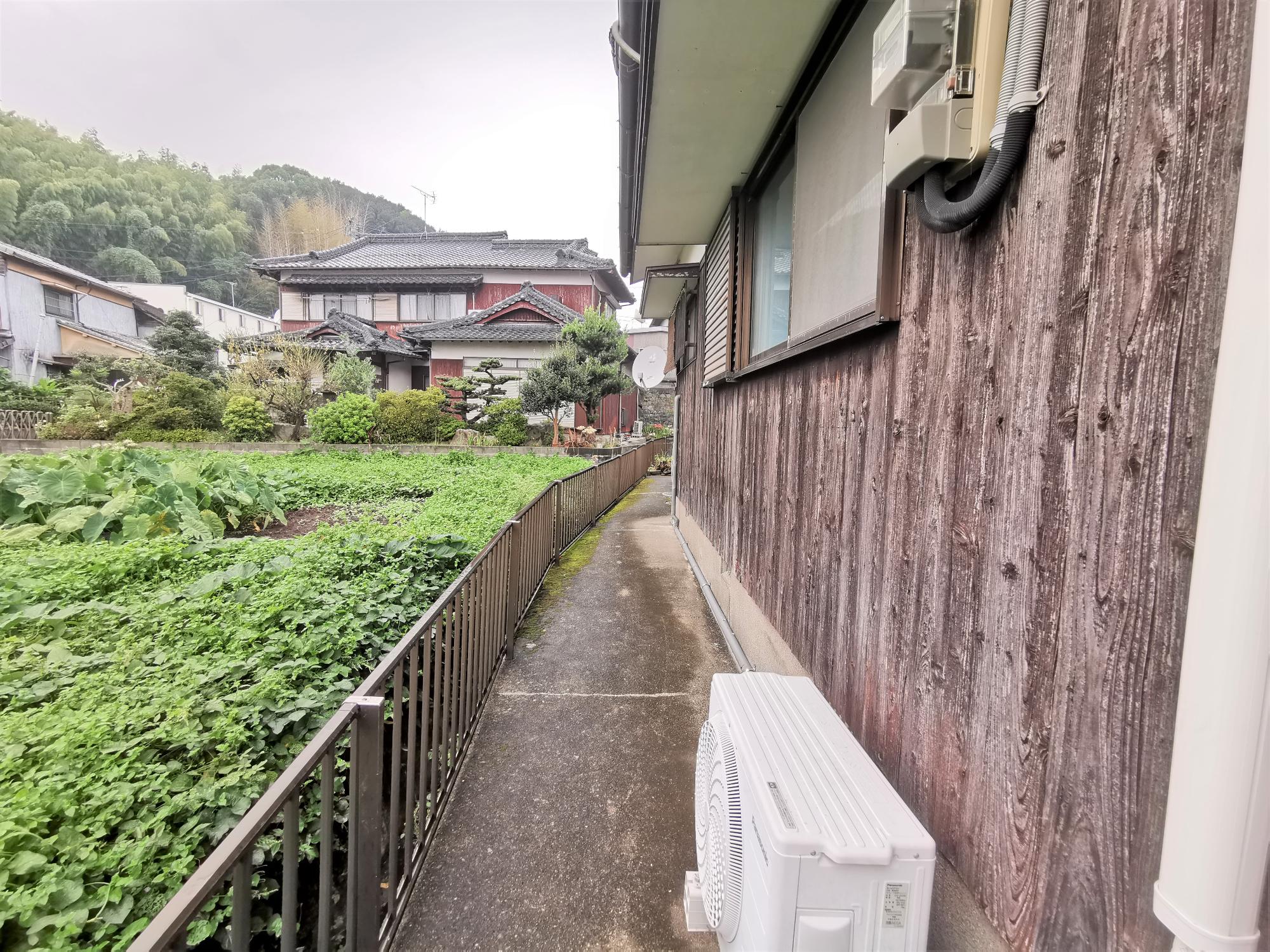 敷地内