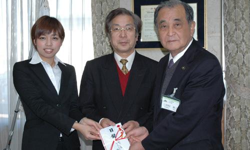 （写真）総合学園ヒューマンアカデミー福岡校様から義援金をいただきました