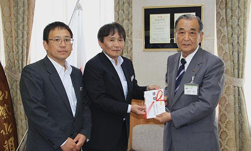 （写真）県南ブロックの県土整備事務所から災害支援寄附金をいただきました