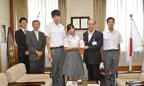 （写真）筑後特別支援学校寄宿舎の皆さんから災害寄附金をいただきましたその1