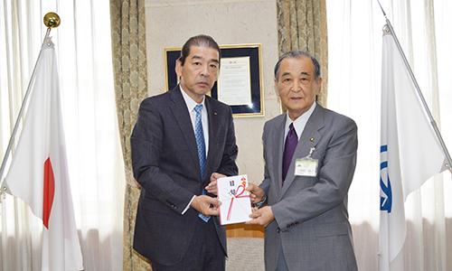 （写真）全労済福岡県本部から災害支援寄附金をいただきました