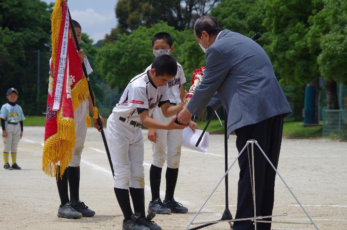 八女市長旗争奪少年野球大会での表彰式の様子