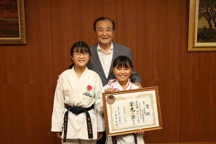 井手芹娃さん（右）、中嶋彩弥加さん（左）