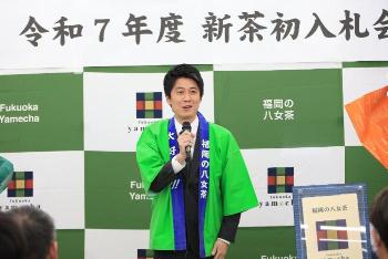 初入札会であいさつする市長
