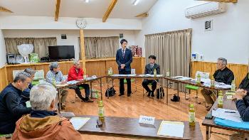 上妻地区行政区長会で挨拶する蓑原市長