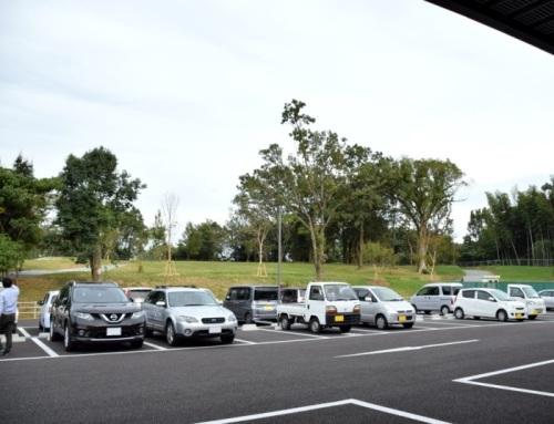 岩戸山交流館内の駐車場の写真
