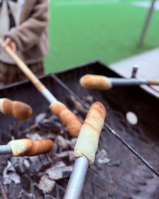 ふるさとわらべ館特別イベント、棒パンづくりの画像です