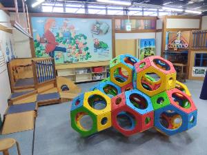 ふるさとわらべ館室内遊具の画像です。