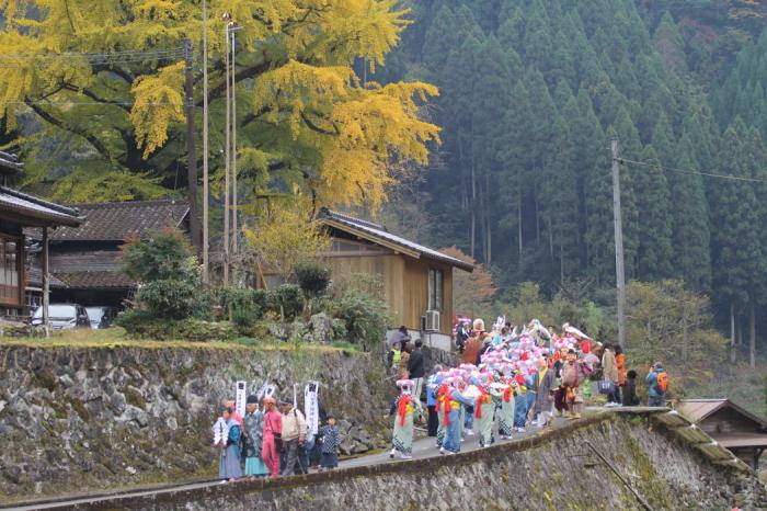 八女津媛神社の浮立