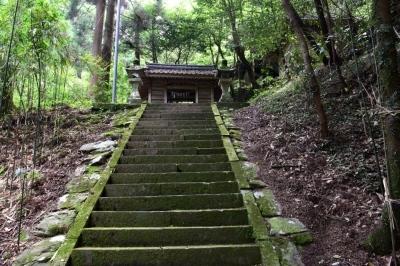 石畳の参道