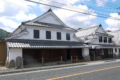 中町の居蔵の家並み