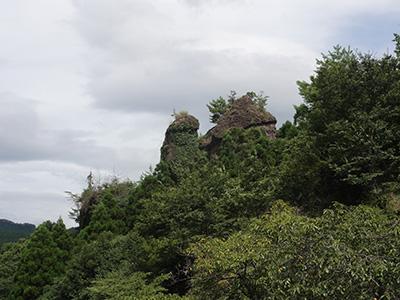 （写真）霊巌寺の奇岩