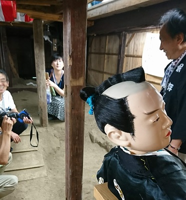 燈籠人形屋台舞台下