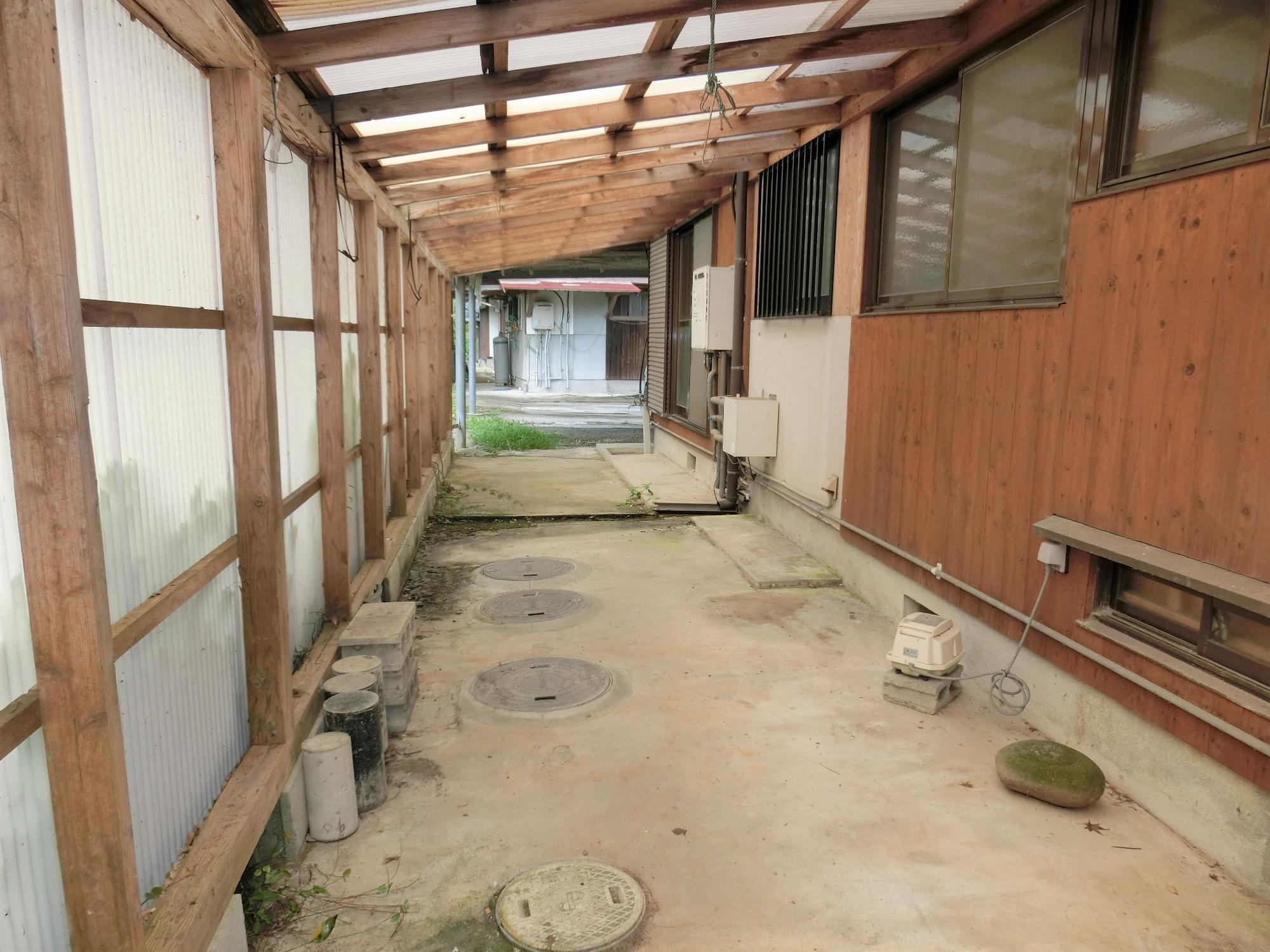 敷地内（勝手口側）