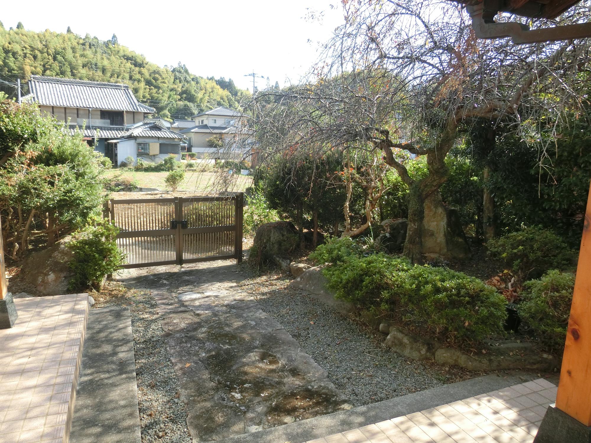 玄関アプローチ