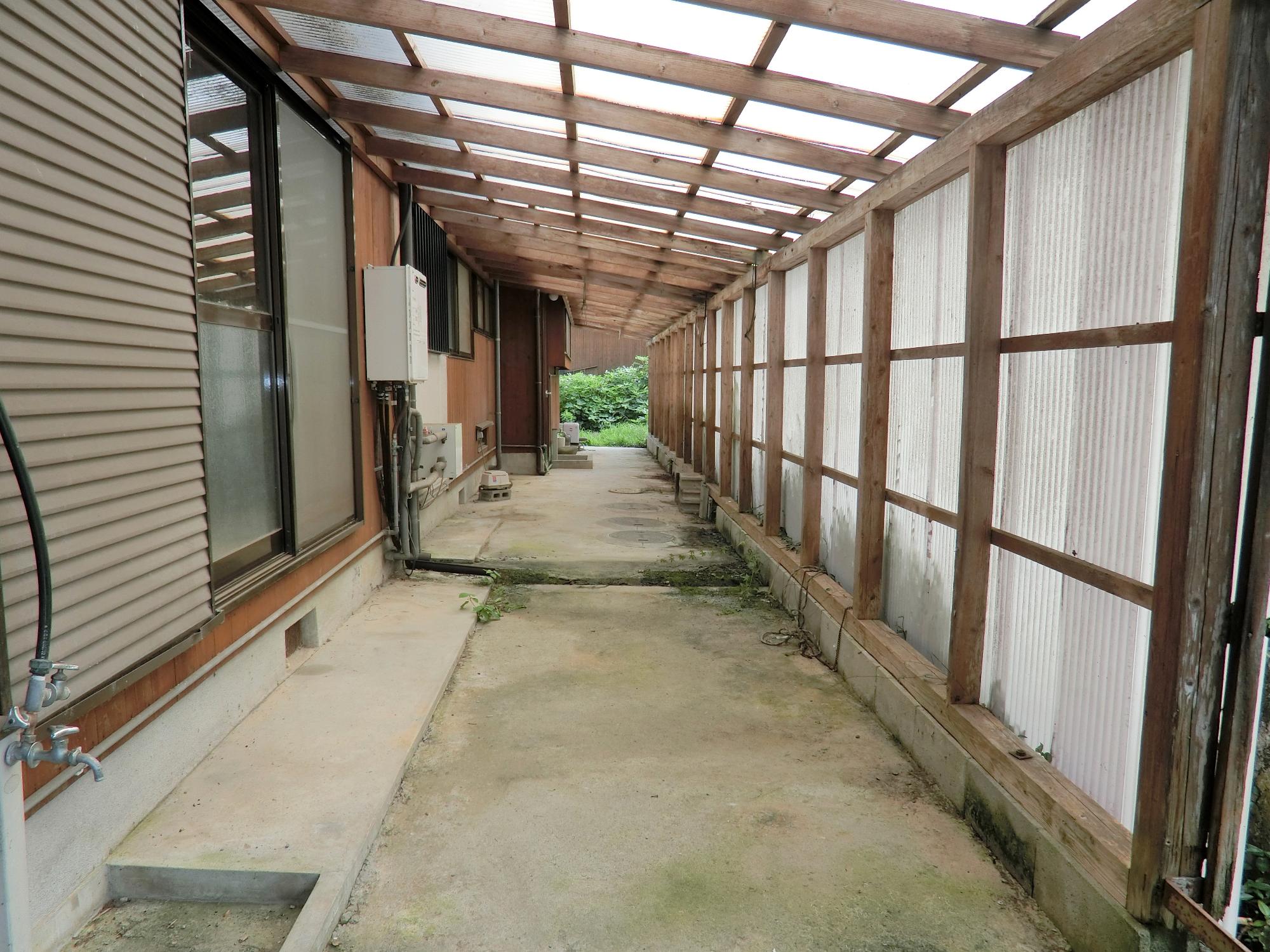 敷地内（勝手口側）