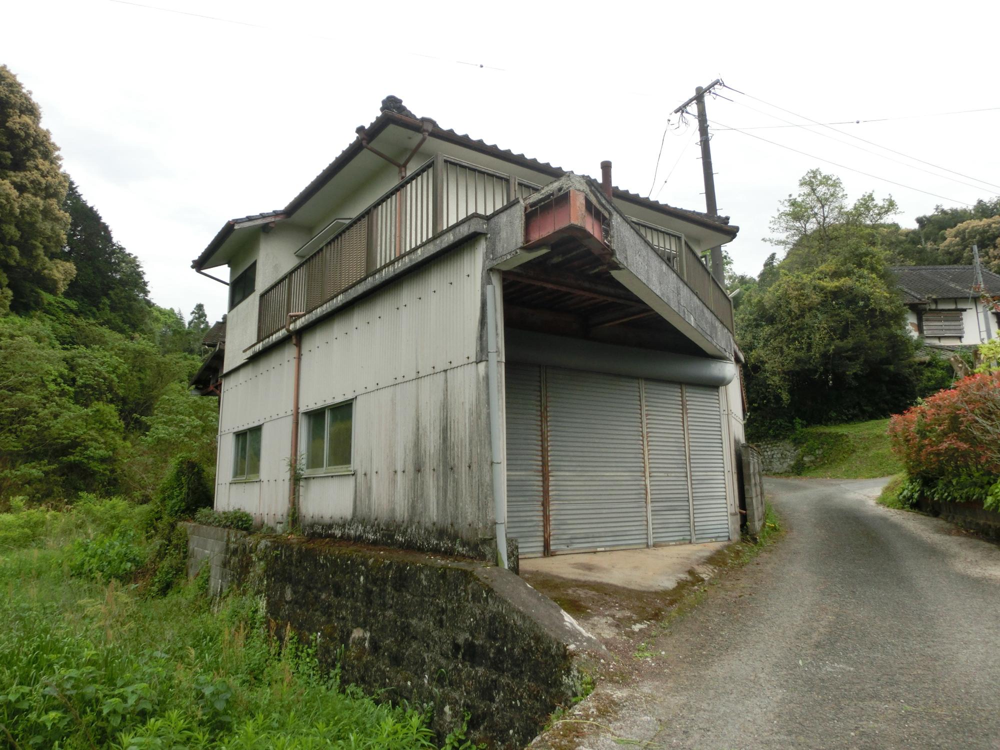 倉庫外観