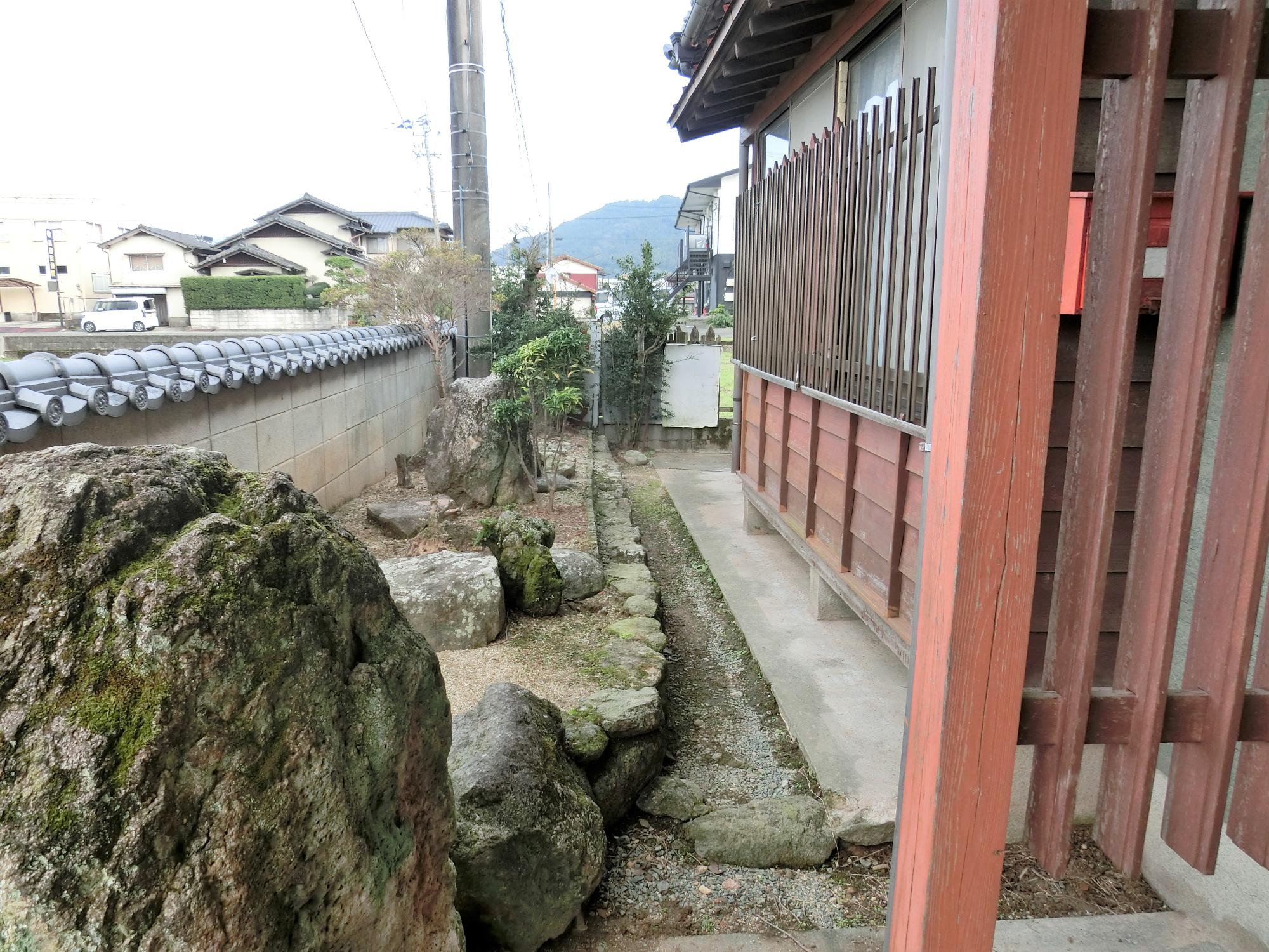 敷地内