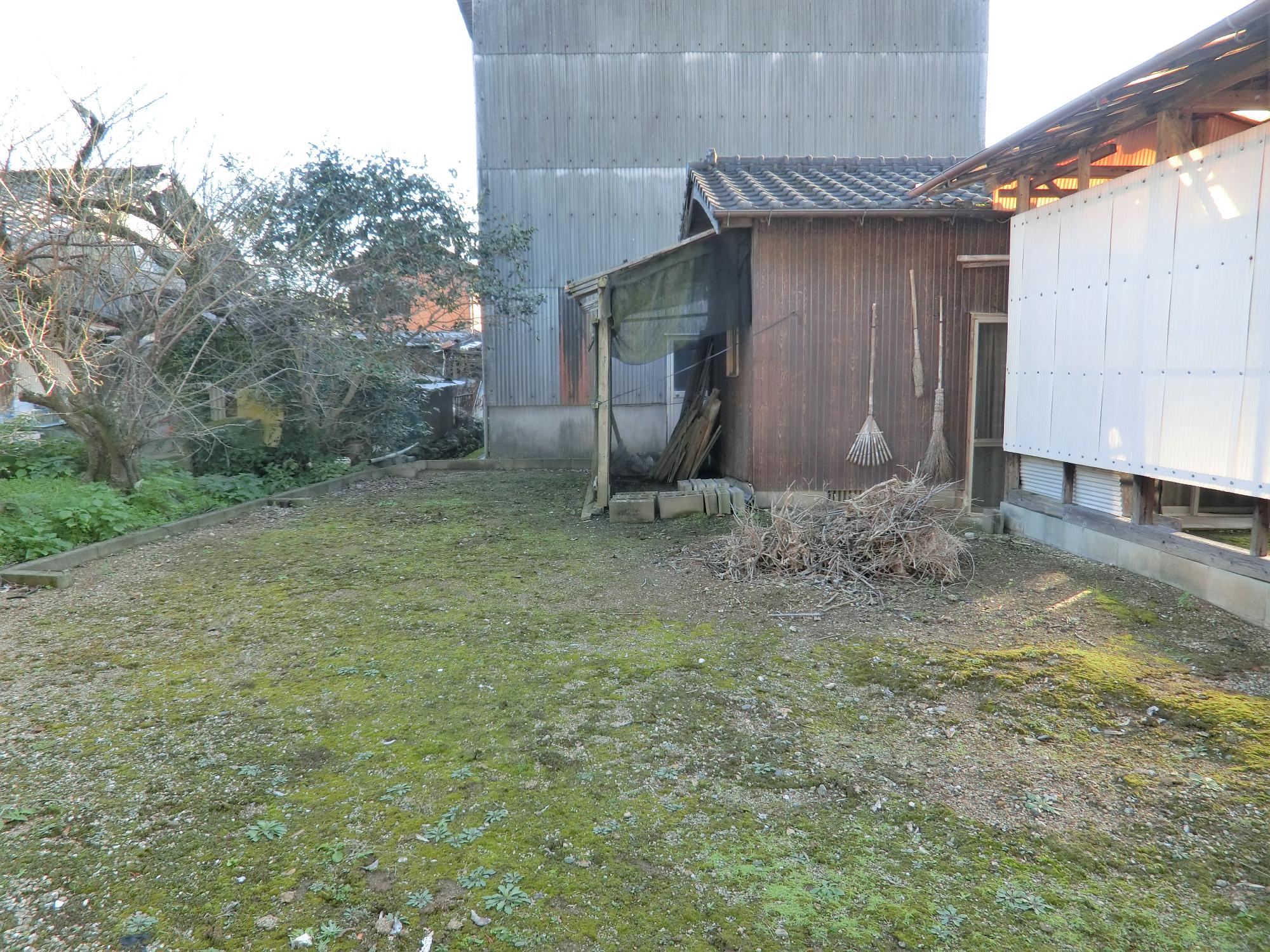 敷地（道向かい）