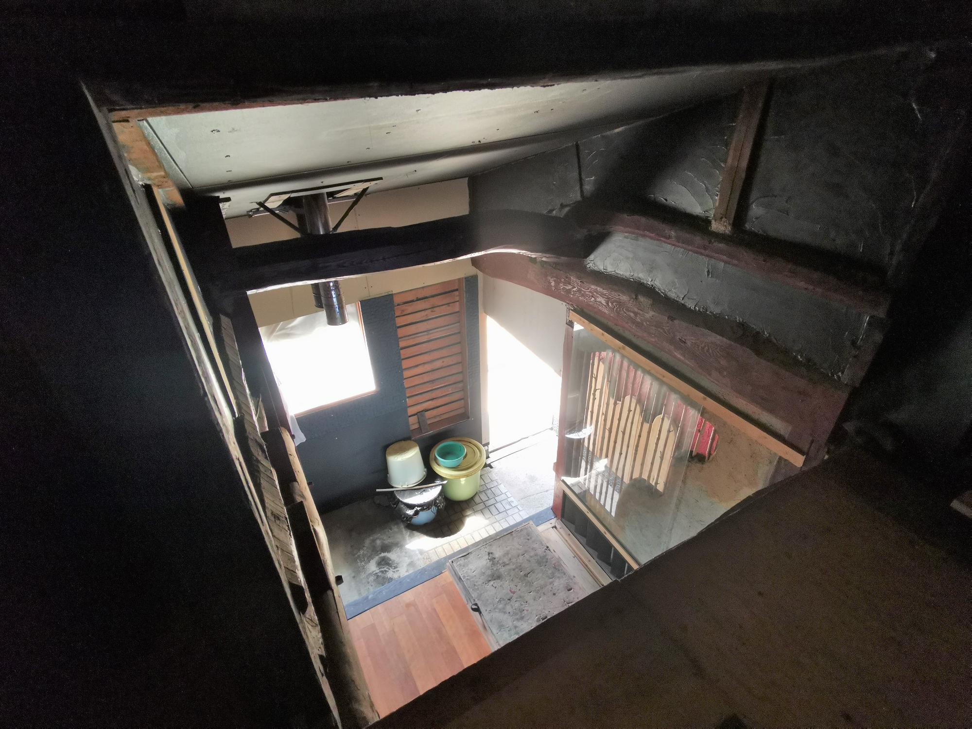 屋根裏収納