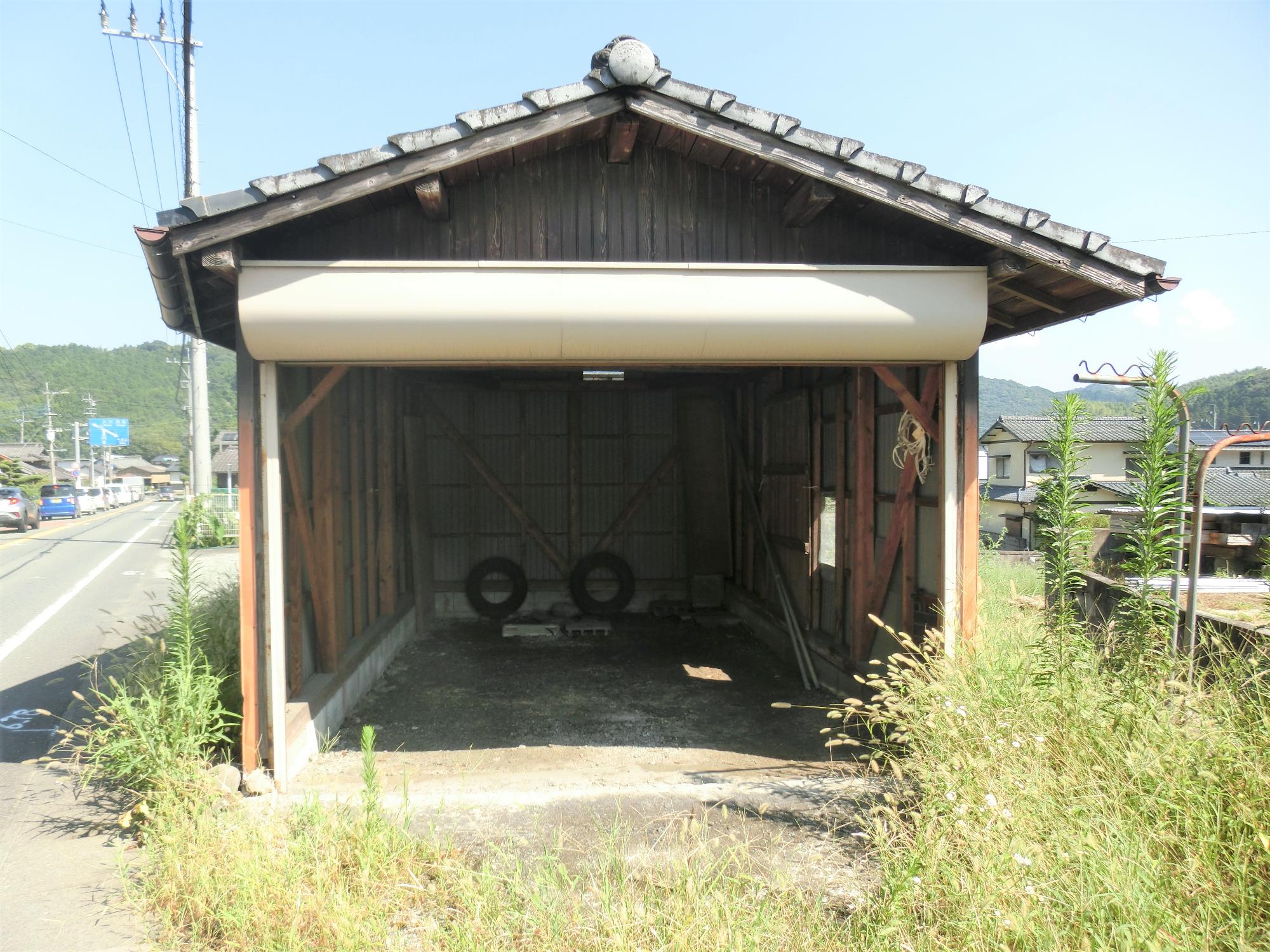 道向かい倉庫