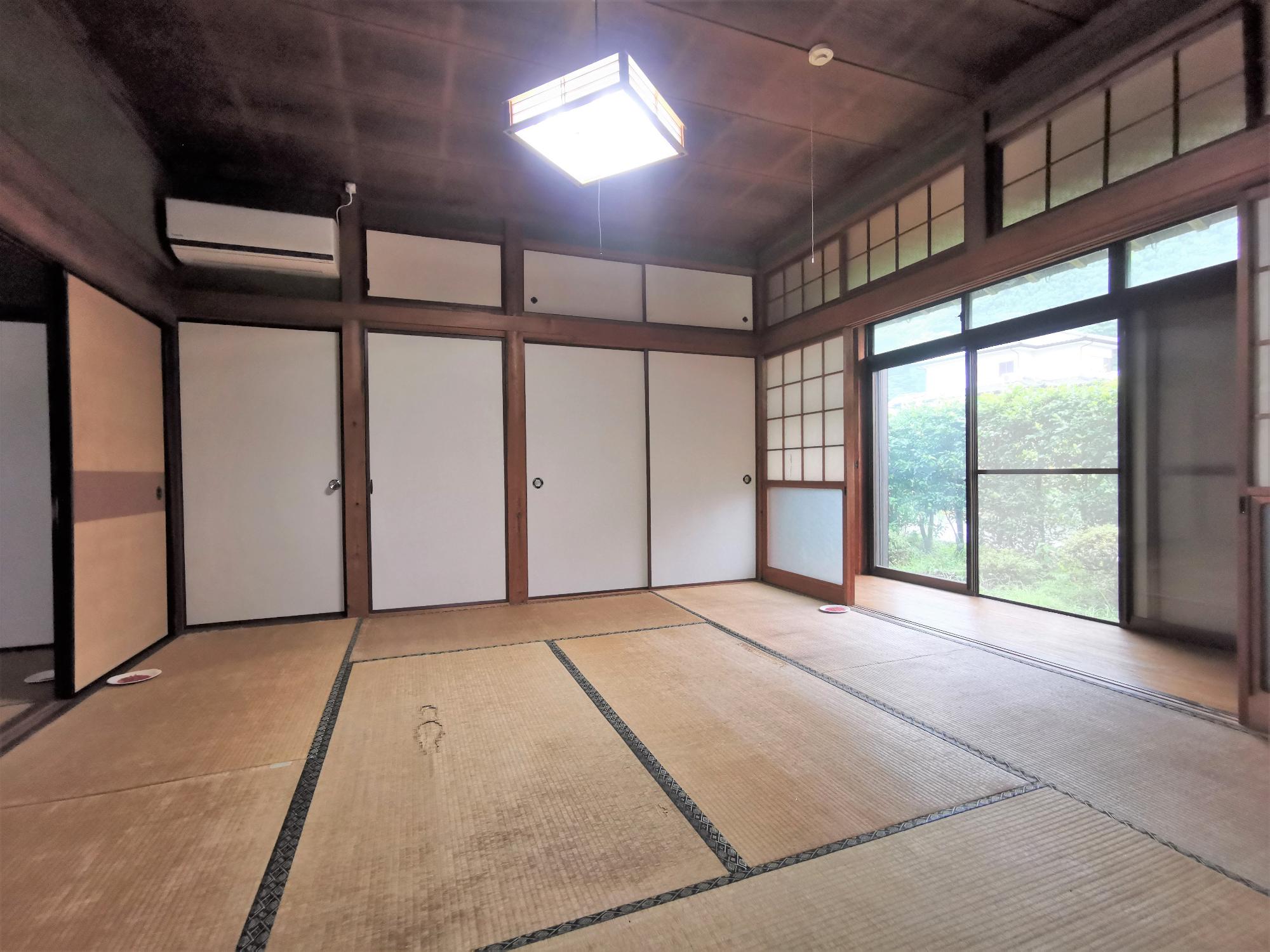 和室8帖(南側)