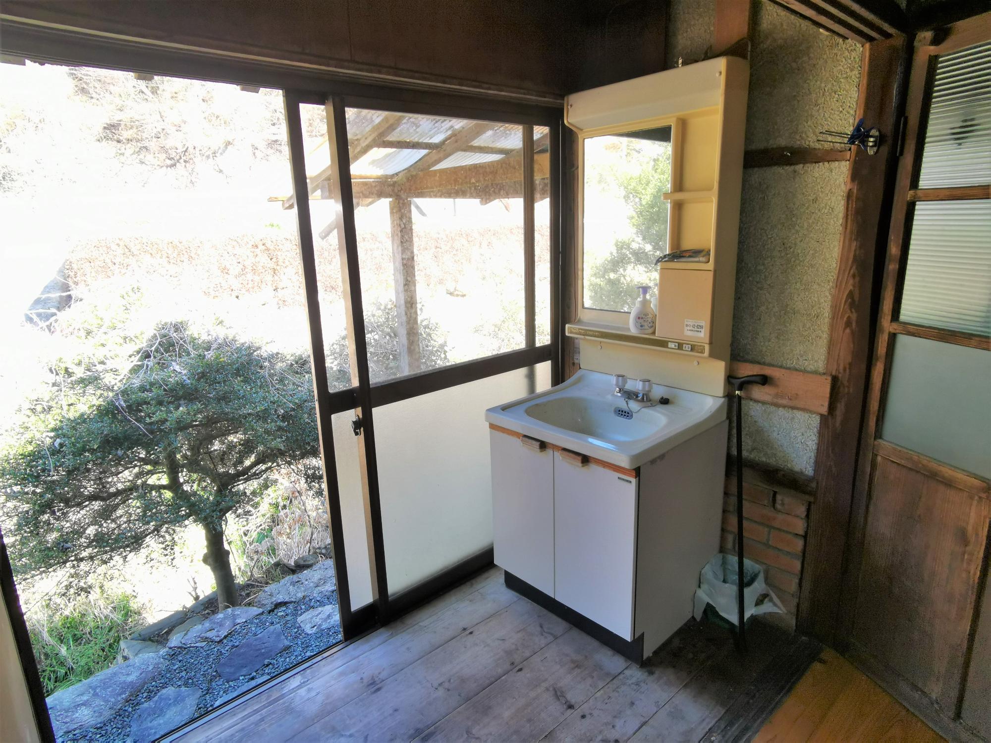 板の間洗面台
