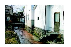（写真）東京町、外堀のなごりの水路空間