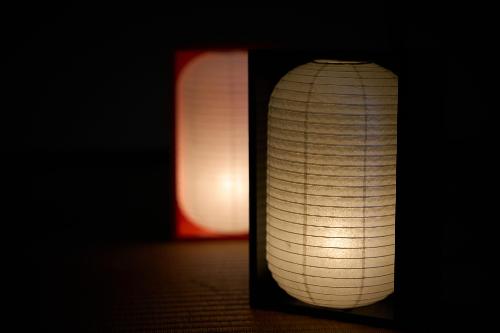 展示された提灯、箱に入っている