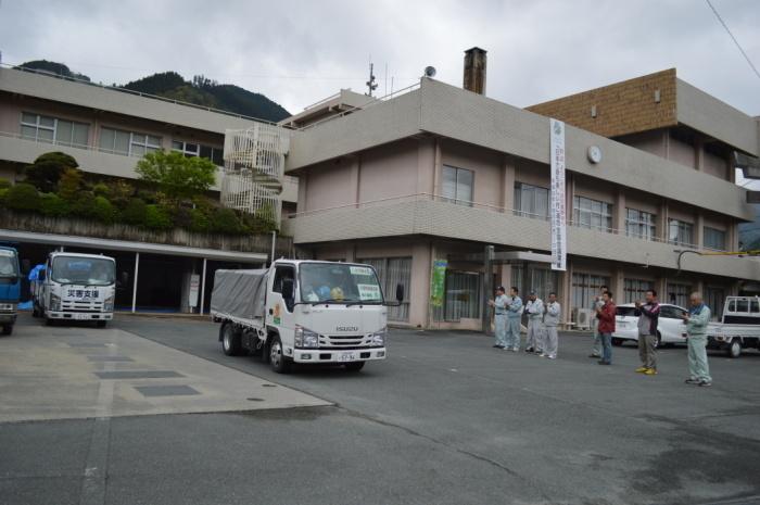 被災地に向け出発